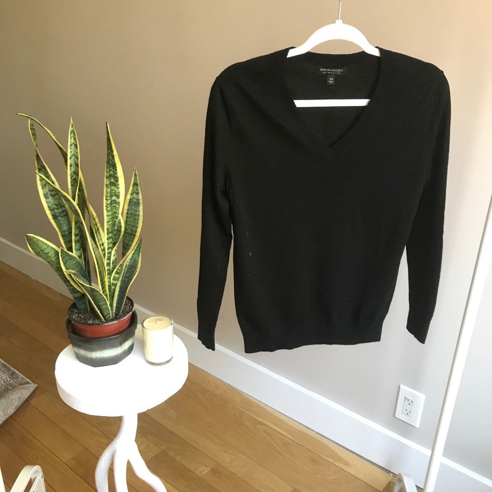 Banana Republic Black V Neck Wool Sweater